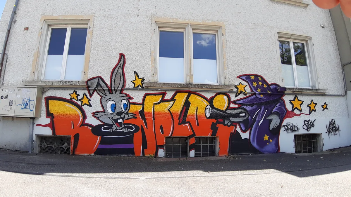 Graffito an Hauswand.
